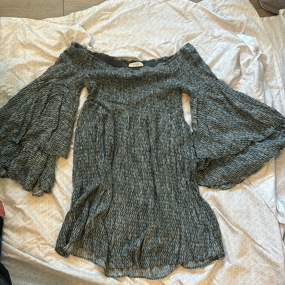 Size small blue and white illa illa